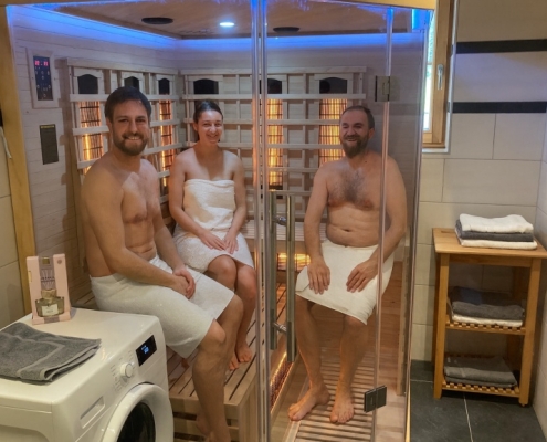 Suna Mirnock mit Personen